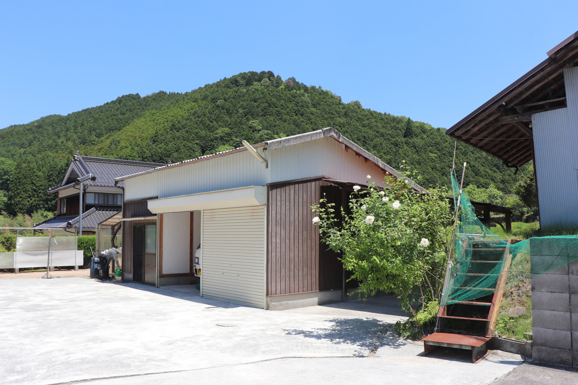一宮河原田の中古住宅の車庫