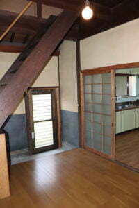 兵庫県宍粟市木谷の中古住宅の階段